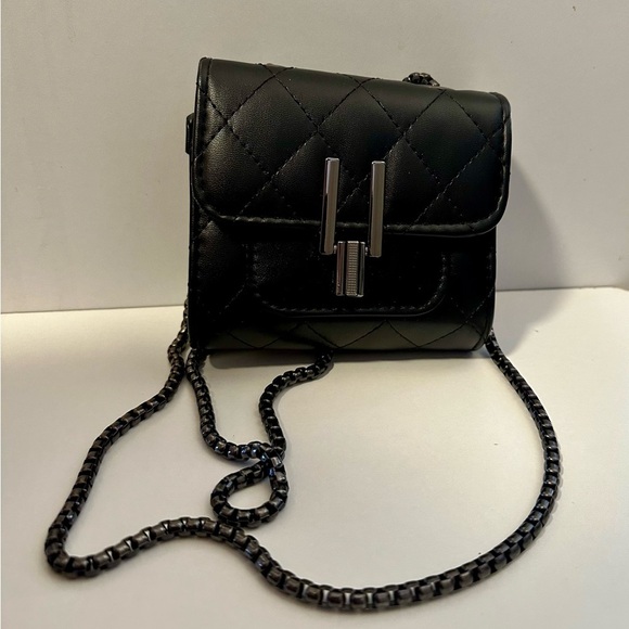 Elegant Black‎ Quilted Crossbody Bag - Picture 1 of 7